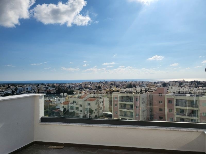Townhouse with roof terrace with sea views