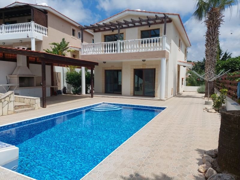 Geräumige Villa mit Meer-&Bergblick in Paphos
