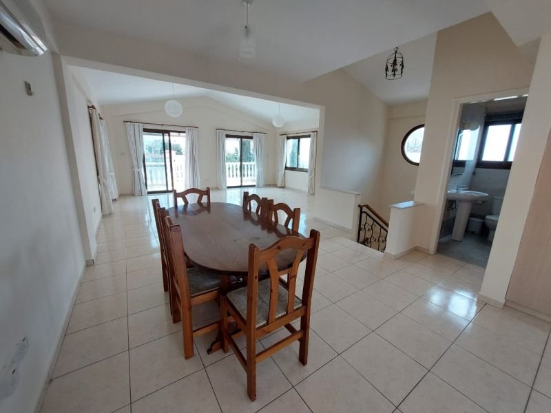 Geräumige Villa mit Meer-&Bergblick in Paphos