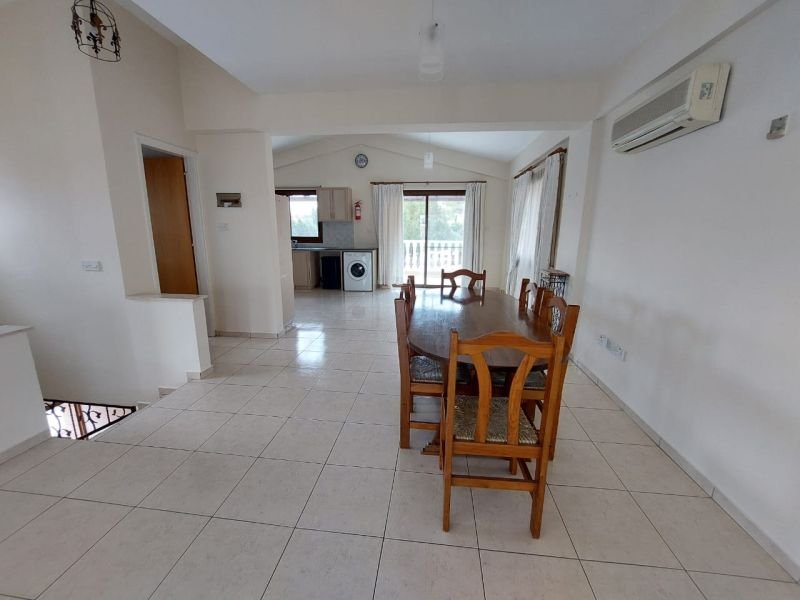 Geräumige Villa mit Meer-&Bergblick in Paphos