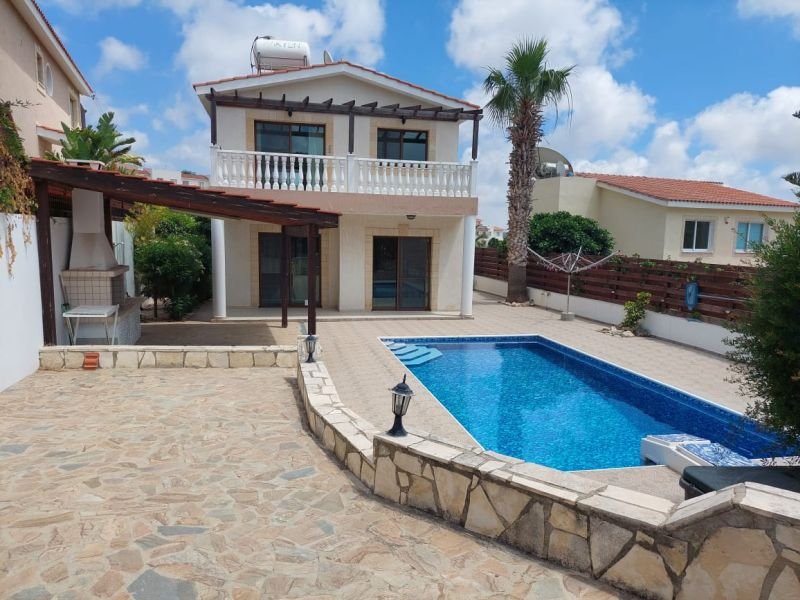 Geräumige Villa mit Meer-&Bergblick in Paphos