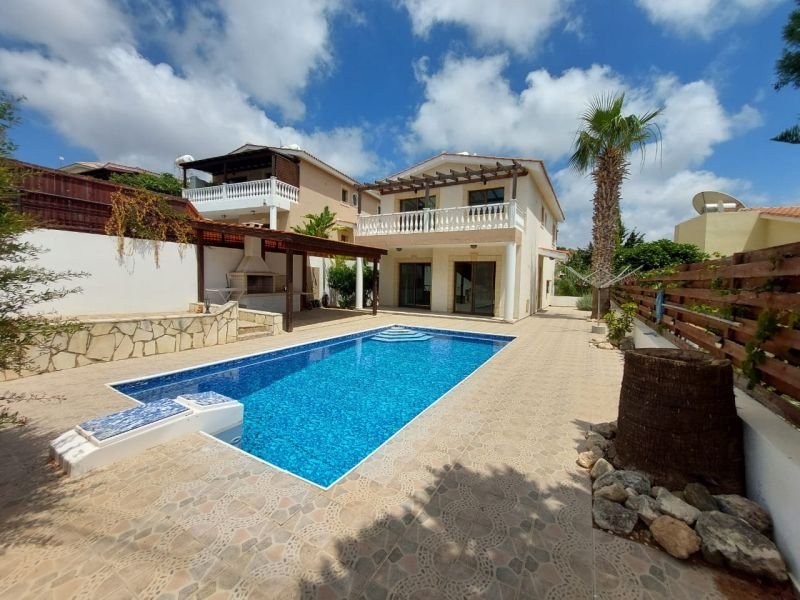 Geräumige Villa mit Meer-&Bergblick in Paphos