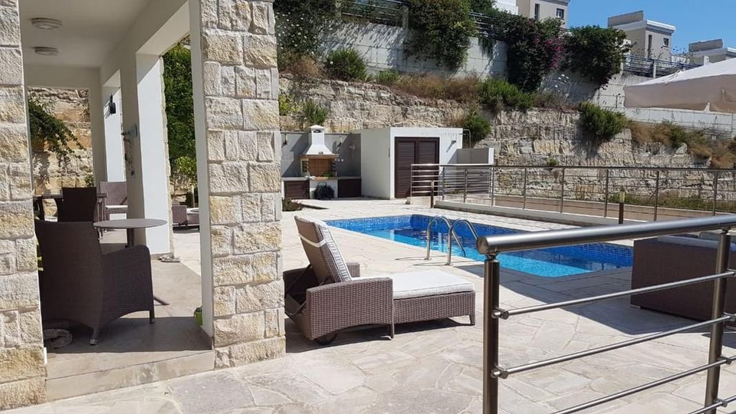 Villa mit Meerblick in den Hügeln