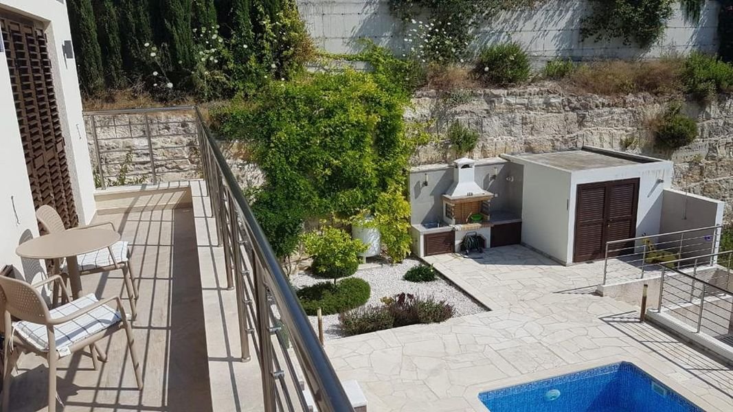 Villa mit Meerblick in den Hügeln
