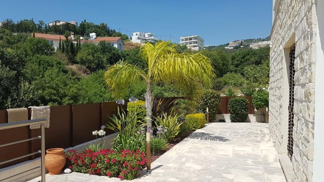 Villa mit Meerblick in den Hügeln