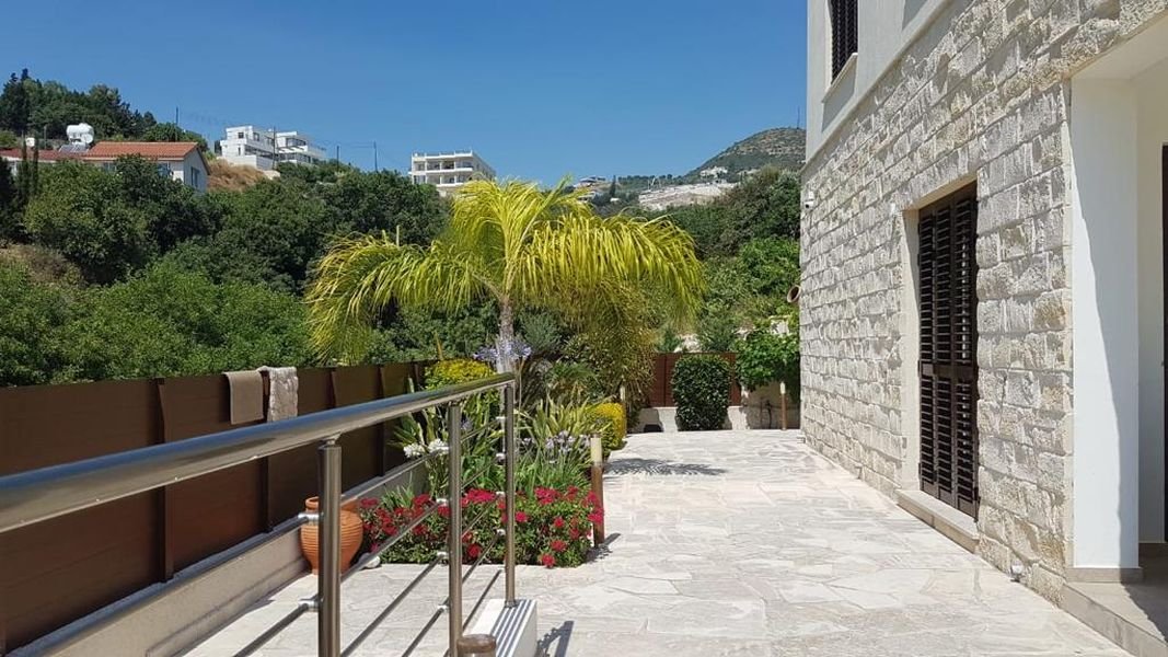 Villa mit Meerblick in den Hügeln