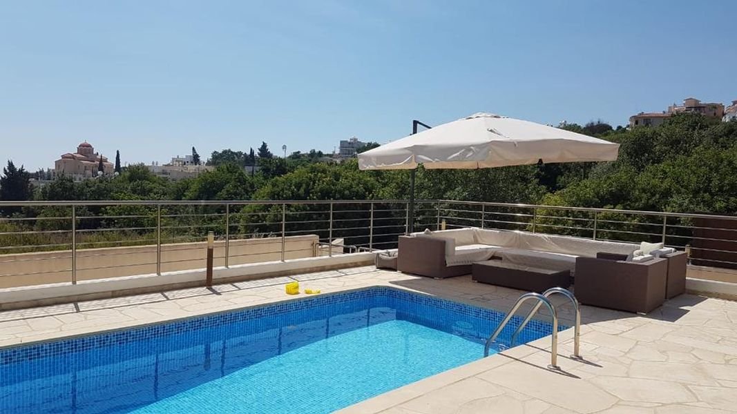 Villa mit Meerblick in den Hügeln