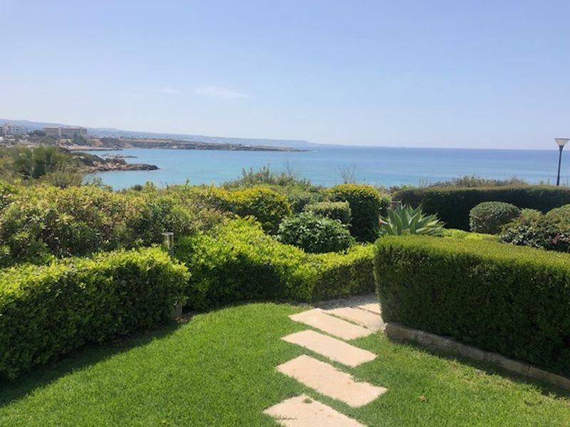 Seafront villa by the beach
