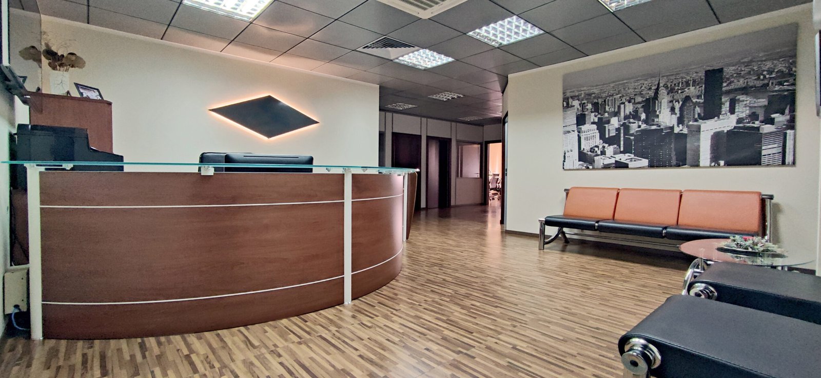 Büro in einem modernen Geschäftszentrum in der Stadt