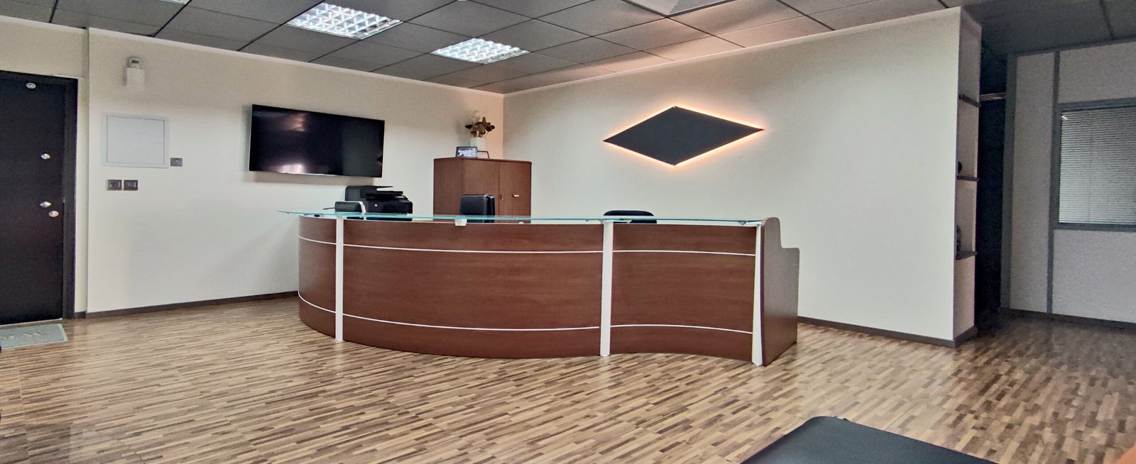 Büro in einem modernen Geschäftszentrum in der Stadt