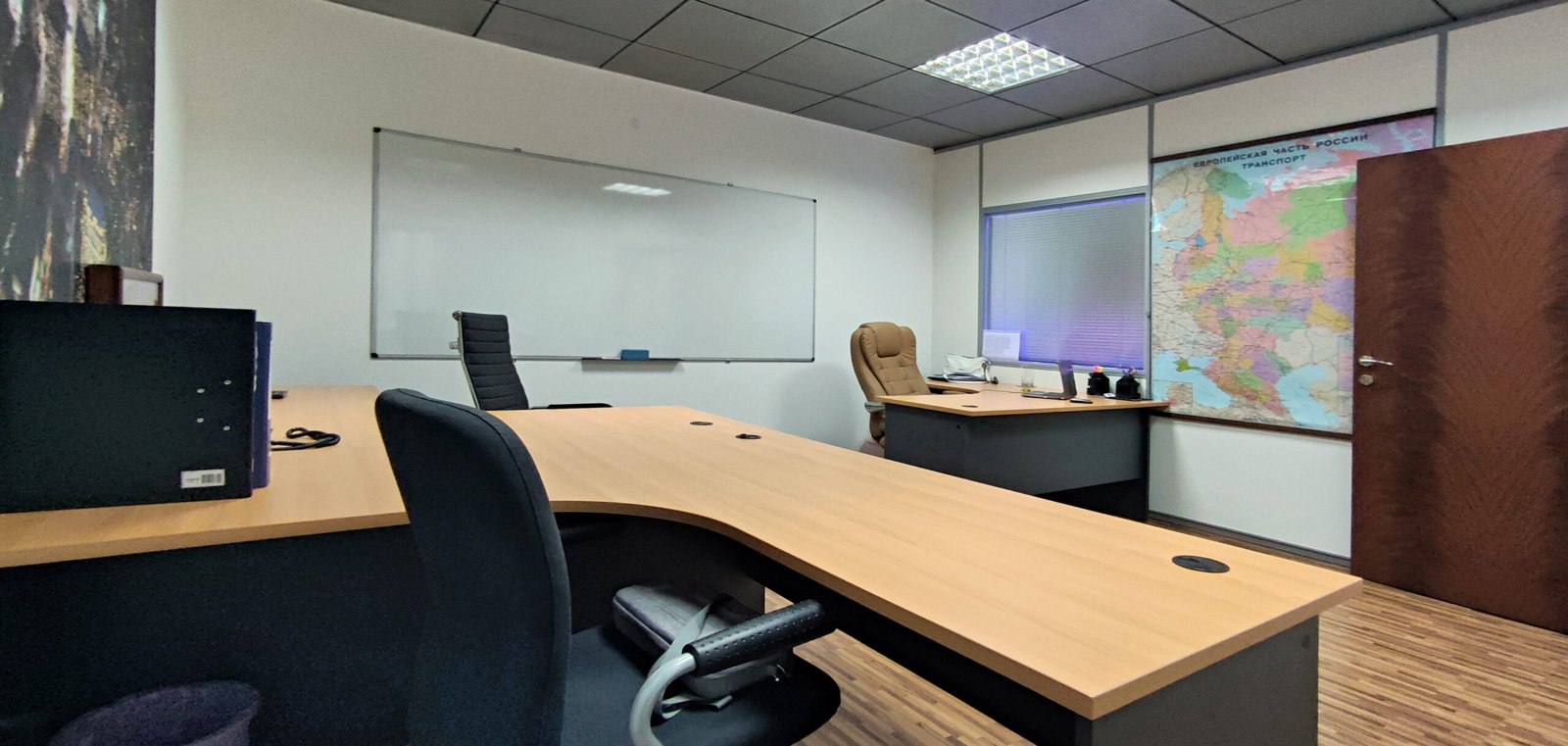 Büro in einem modernen Geschäftszentrum in der Stadt