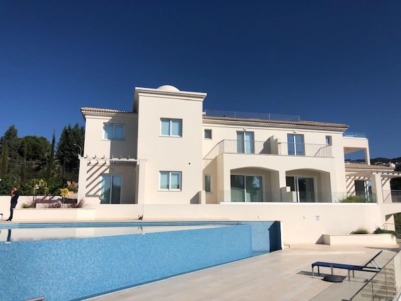 Penthouse in key ready complex in Paphos