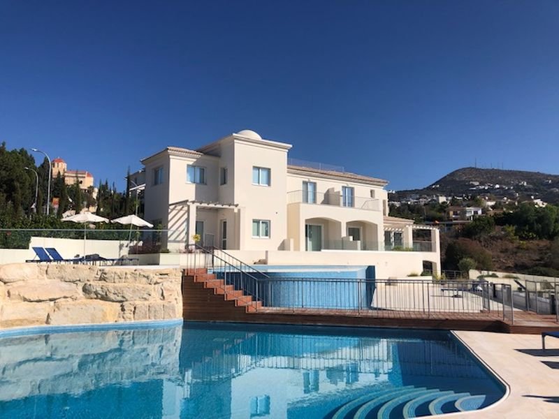 Penthouse in key ready complex in Paphos
