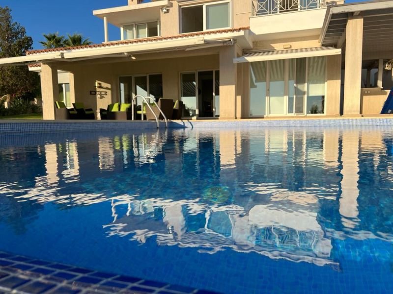 Villa mit unverbautem Meerblick