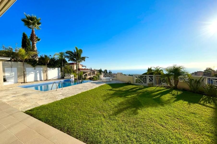 Villa mit unverbautem Meerblick