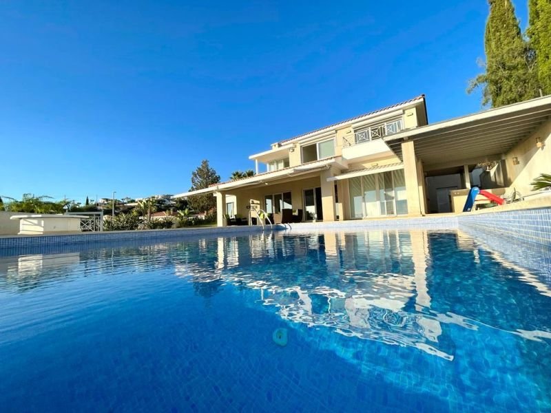 Villa mit unverbautem Meerblick
