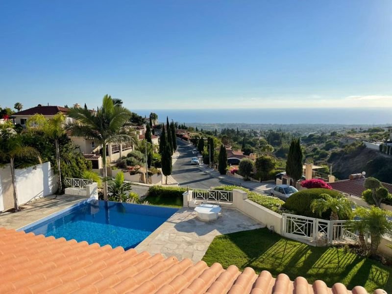 Villa mit unverbautem Meerblick
