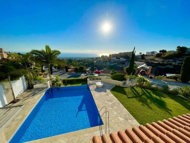 Villa mit unverbautem Meerblick