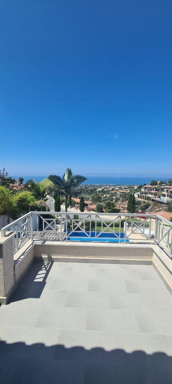 Villa mit unverbautem Meerblick