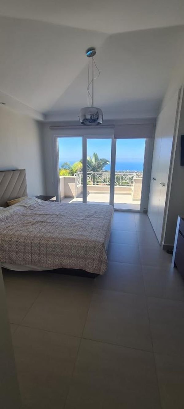 Villa mit unverbautem Meerblick