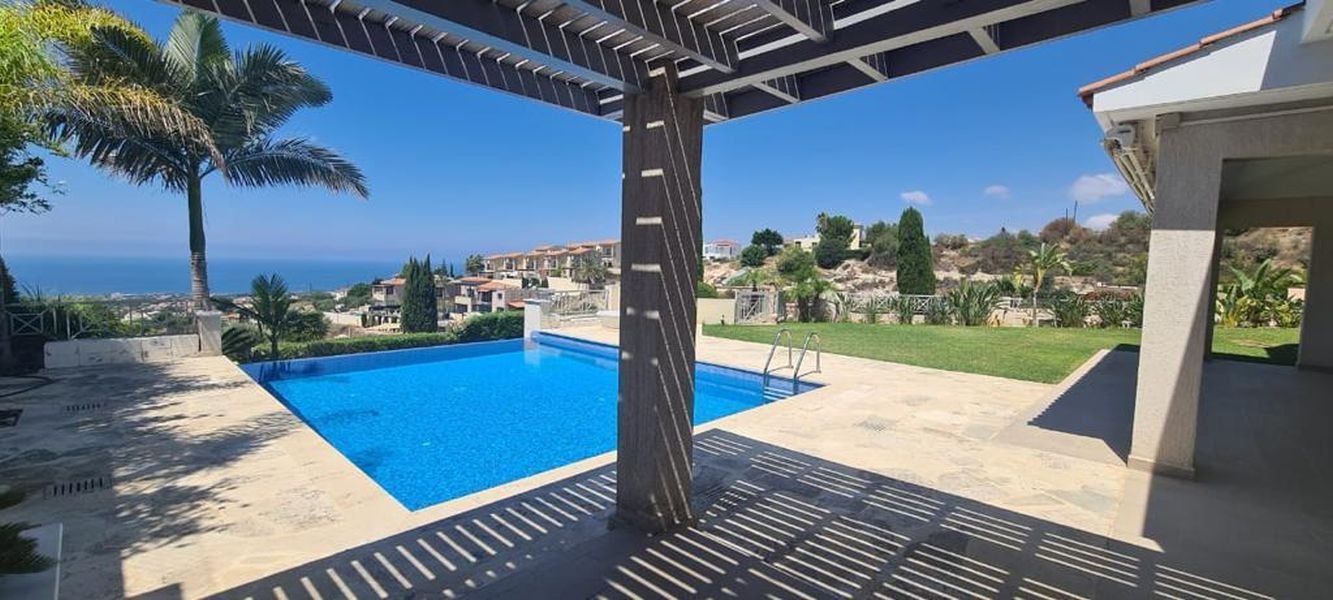 Villa mit unverbautem Meerblick