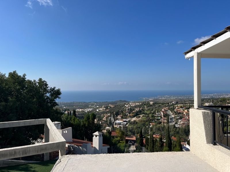 Sea view villa in club resort in Paphos