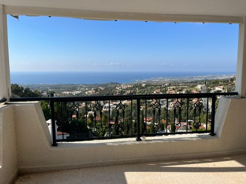 Sea view villa in club resort in Paphos