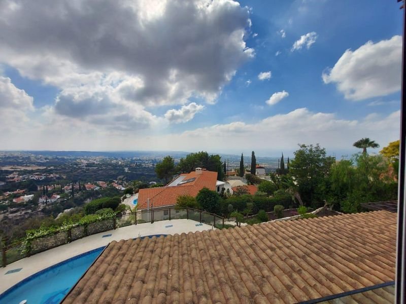 Spacious villa with unobstructed sea views on big plot in Paphos
