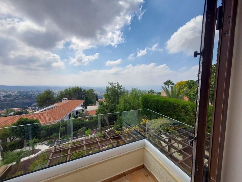 Spacious villa with unobstructed sea views on big plot in Paphos