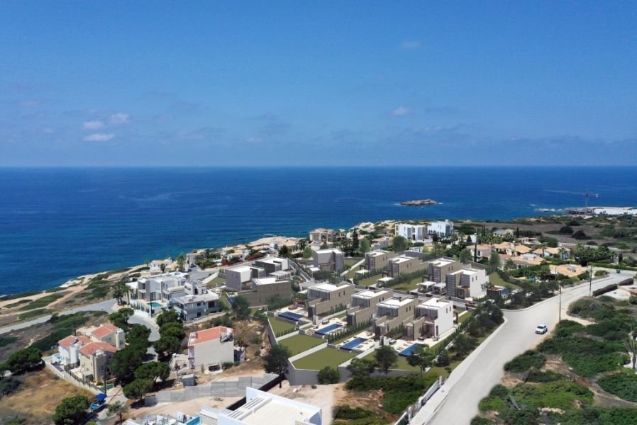 Modern villa in a coastal 5* Resort in Paphos