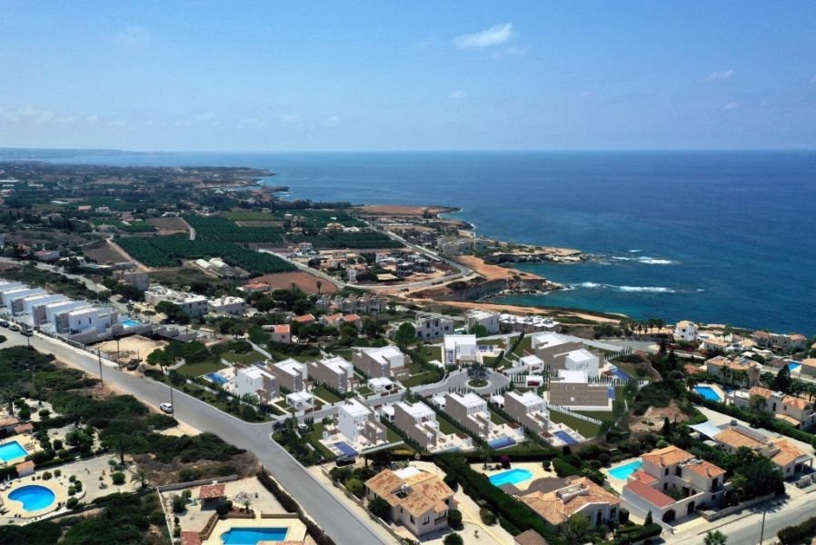 Modern villa in a coastal 5* Resort in Paphos