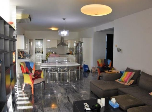 Villa on large plot with sea views in Paphos