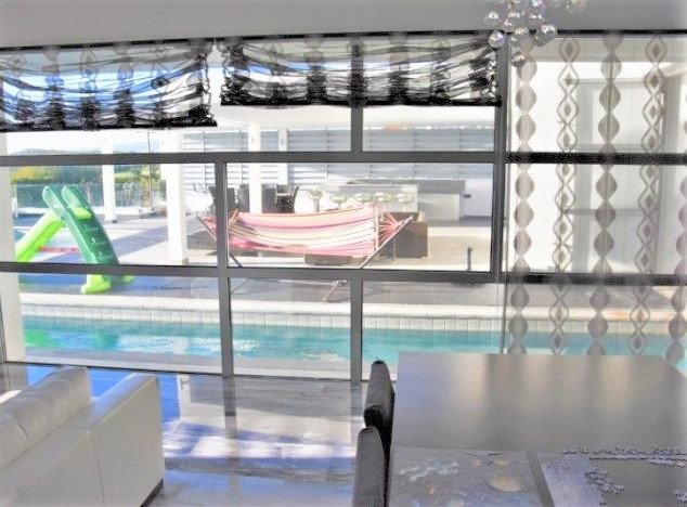 Villa on large plot with sea views in Paphos