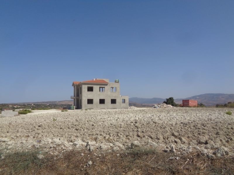 Villa on massive plot in Paphos