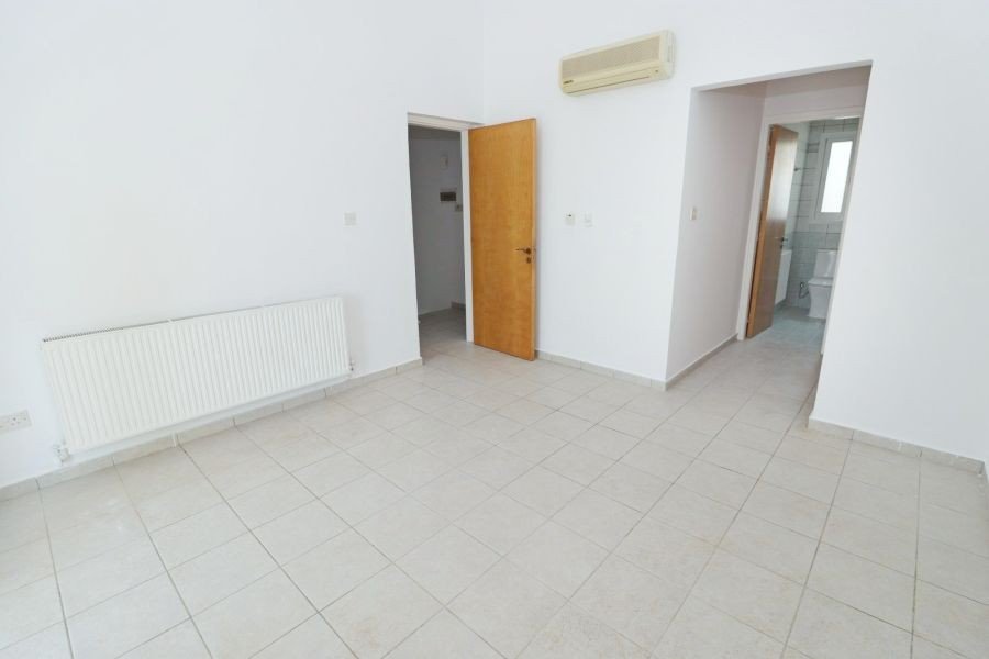 Geräumige Villa in Paphos auf großem Grundstück in Paphos