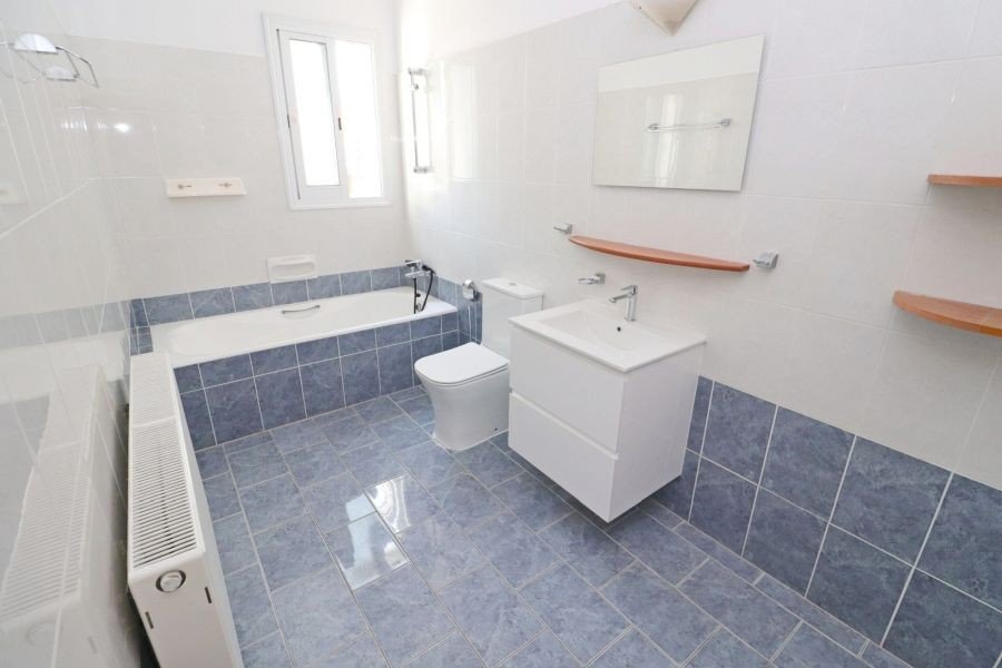 Geräumige Villa in Paphos auf großem Grundstück in Paphos