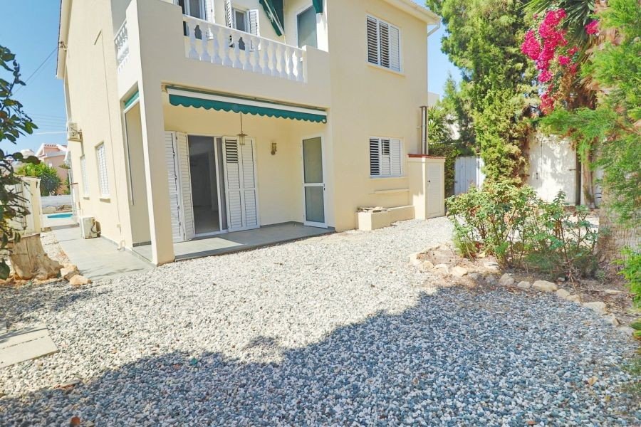 Geräumige Villa in Paphos auf großem Grundstück in Paphos
