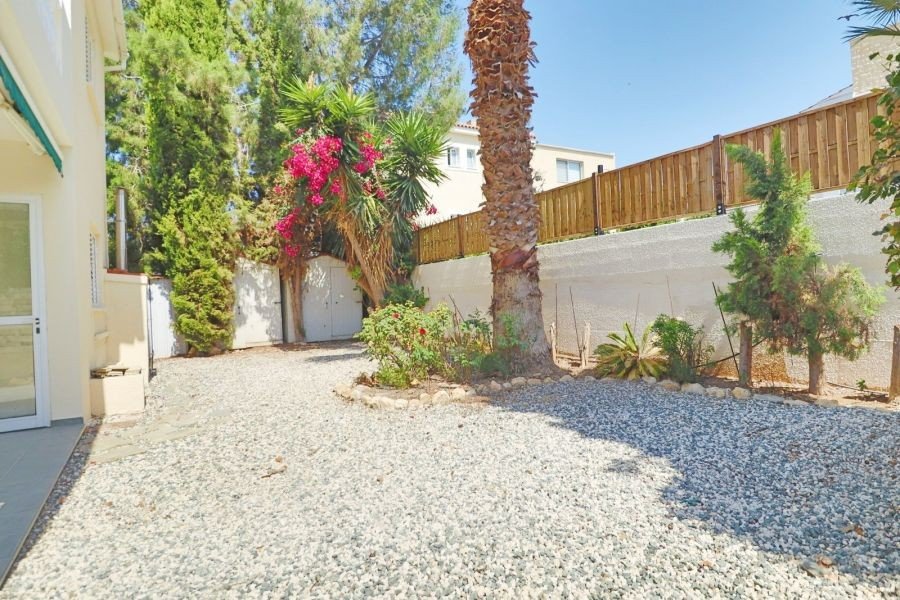 Geräumige Villa in Paphos auf großem Grundstück in Paphos