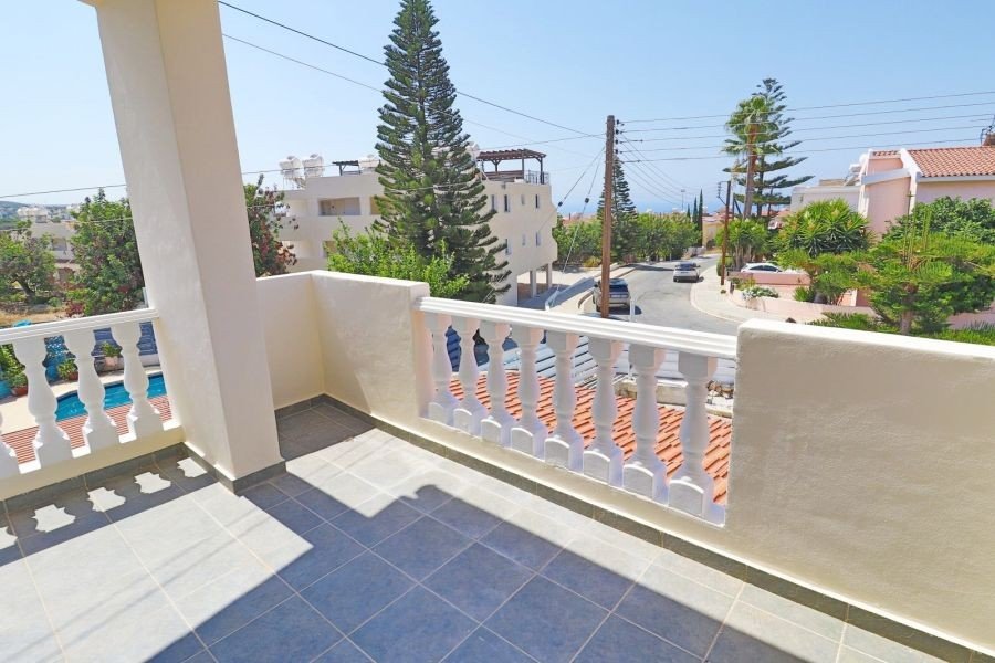 Geräumige Villa in Paphos auf großem Grundstück in Paphos
