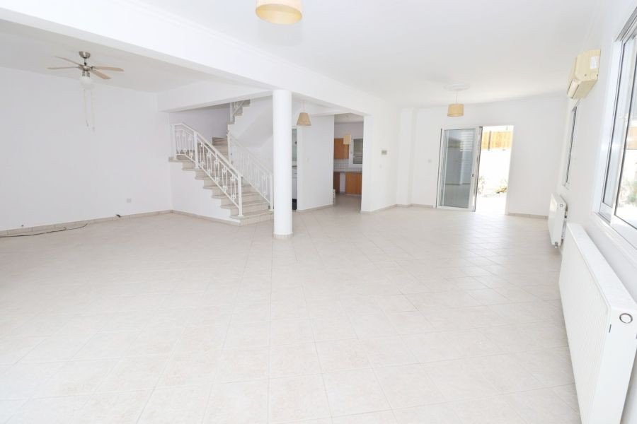 Geräumige Villa in Paphos auf großem Grundstück in Paphos