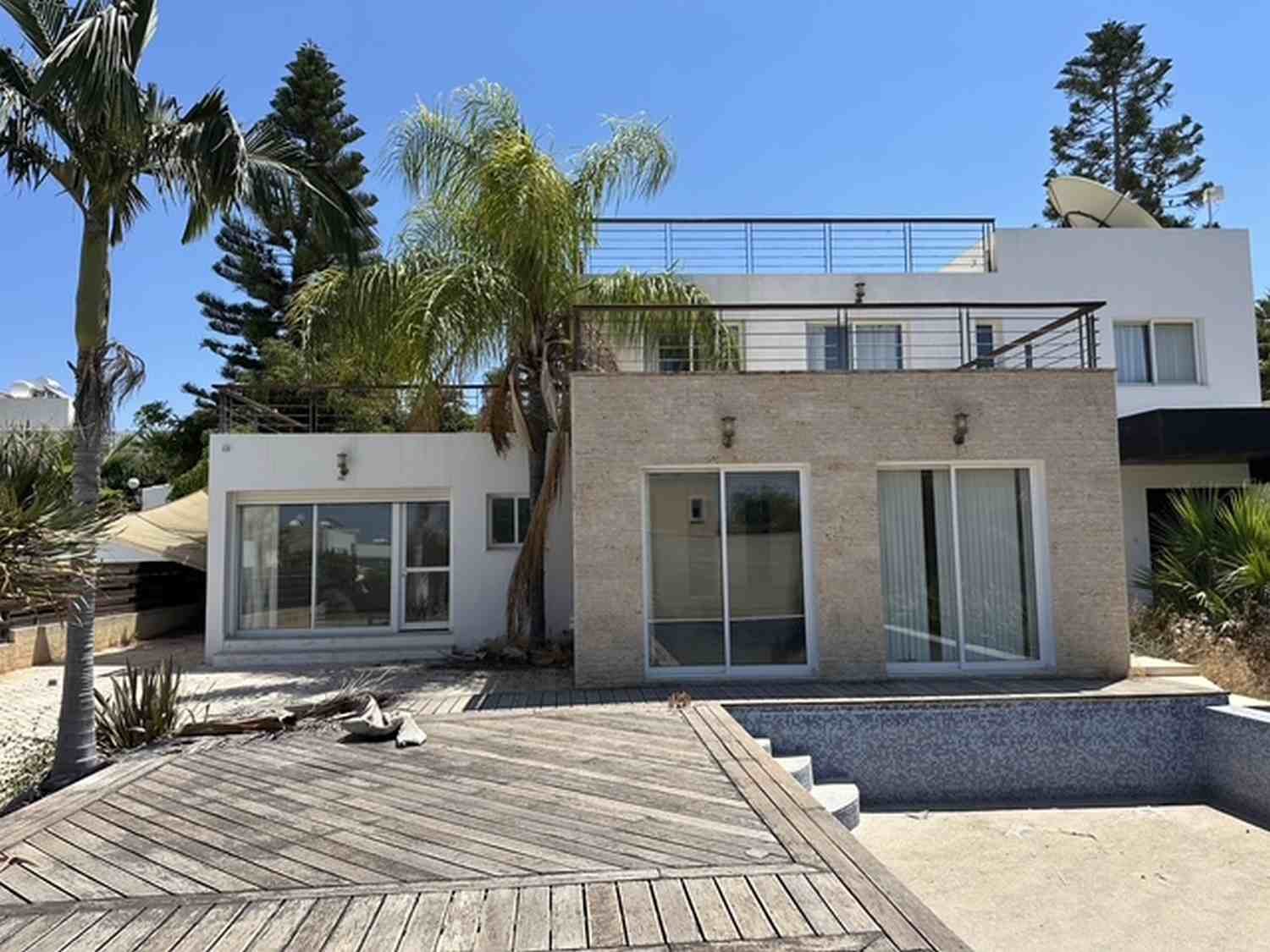Modern Villa close to Cap St George Resort