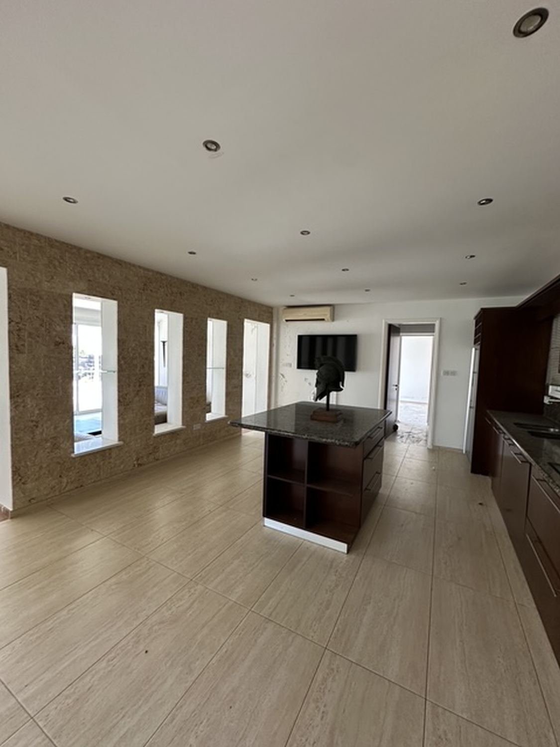 Modern Villa close to Cap St George Resort