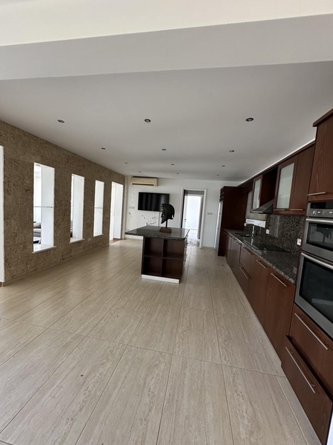 Modern Villa close to Cap St George Resort