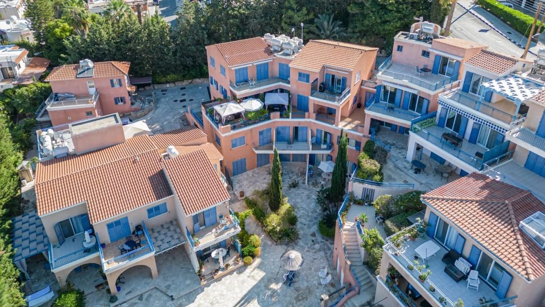 Townhouse with Sea and Mountain Views