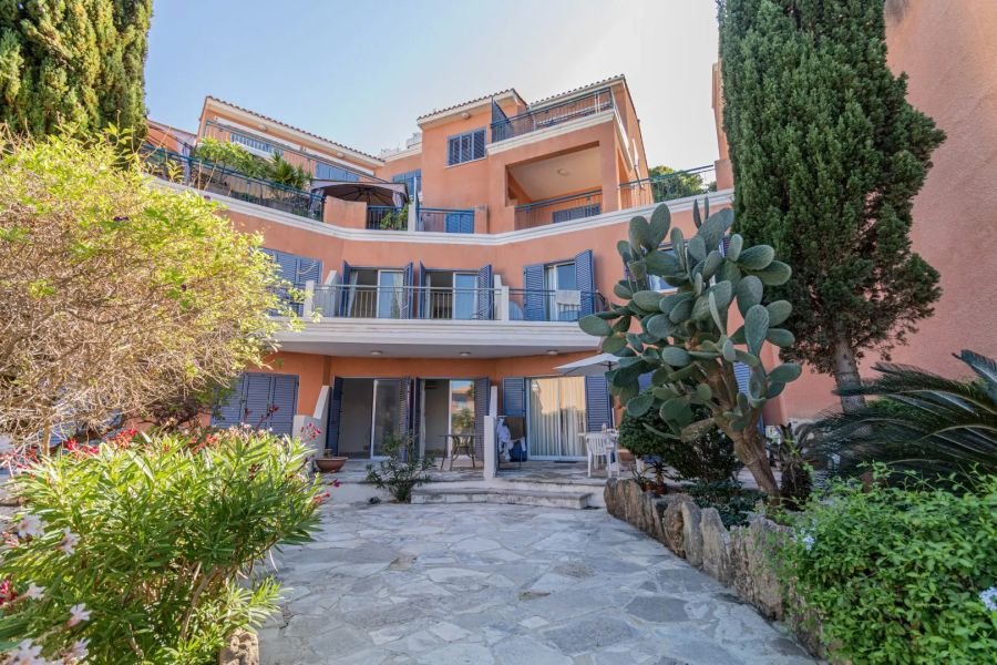 Townhouse with Sea and Mountain Views