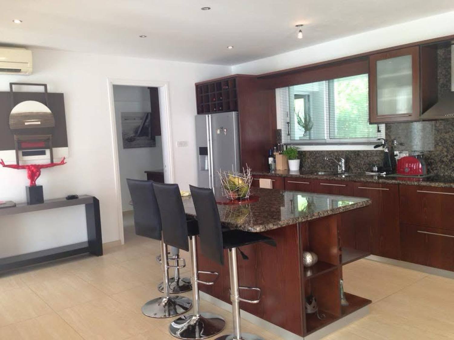 Modern Villa close to Cap St George Resort