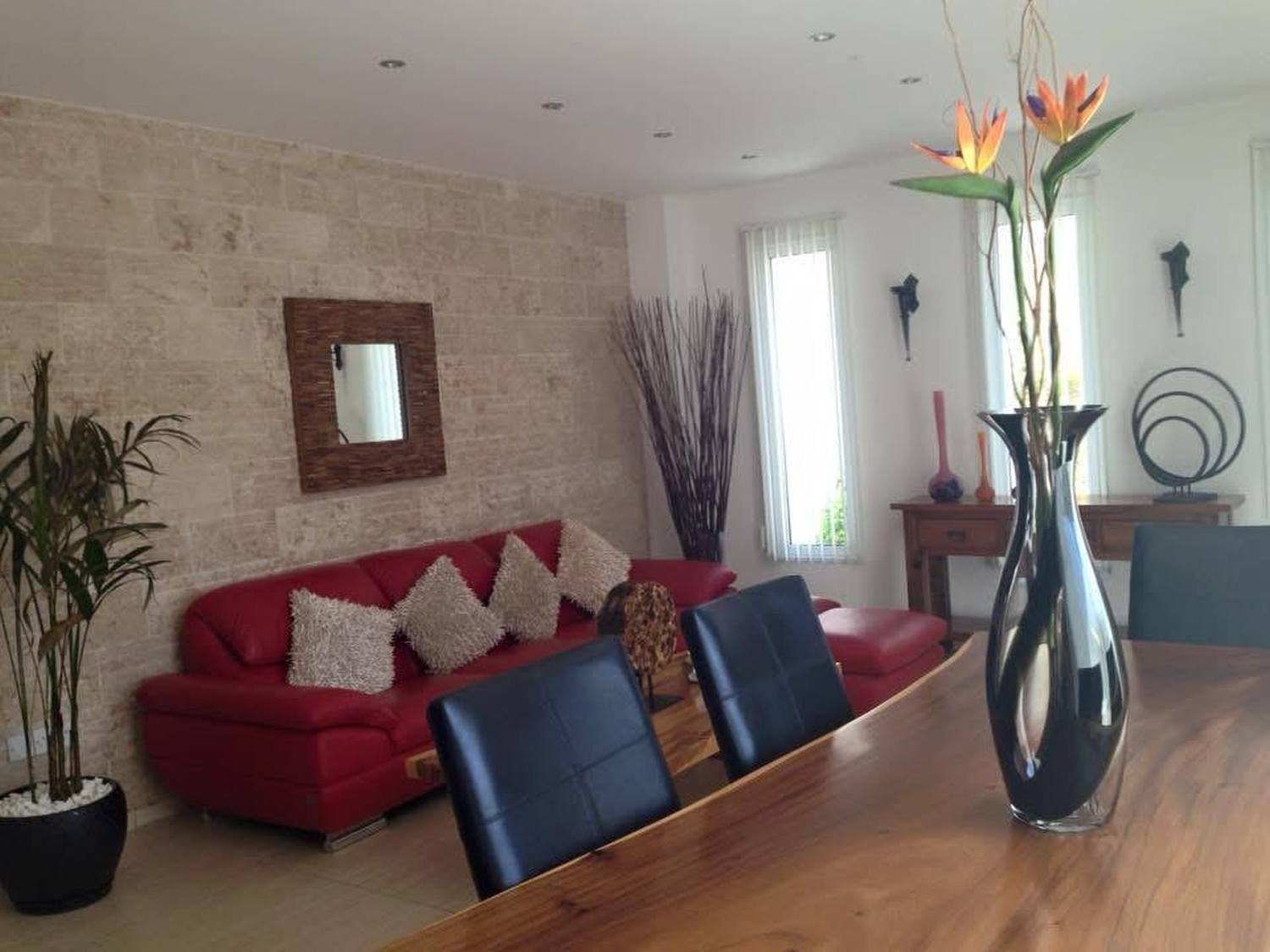 Modern Villa close to Cap St George Resort