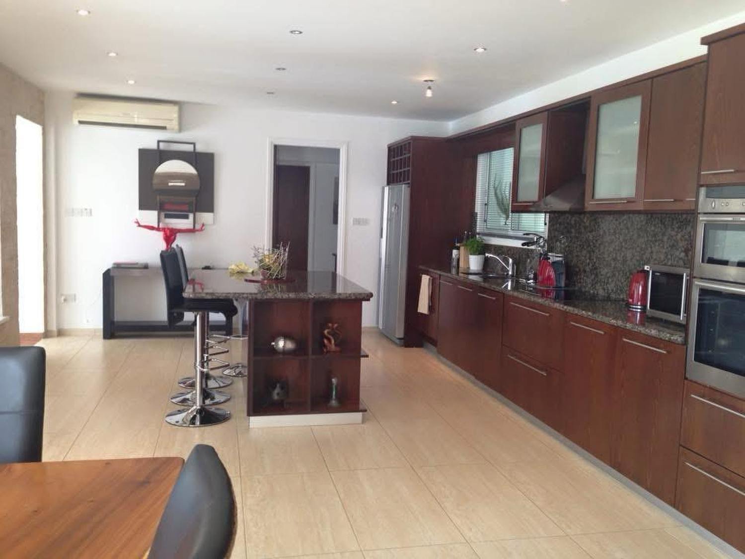 Modern Villa close to Cap St George Resort