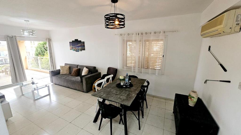 Apartment in Regina Gardens close to Venus Beach