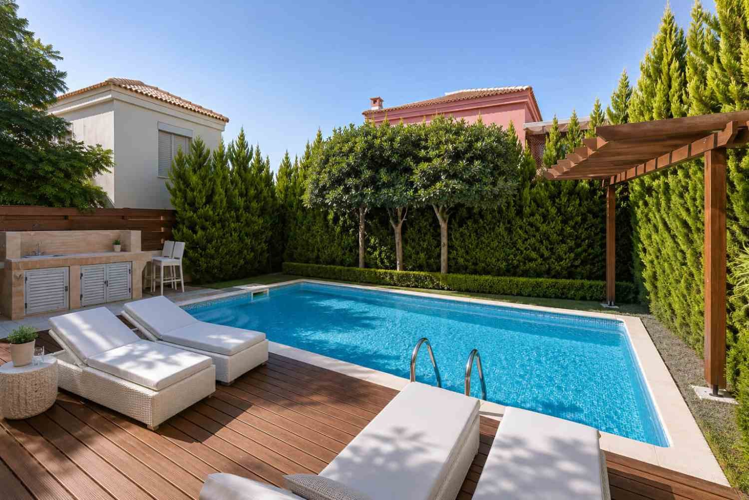 4-Bedroom Villa 200 m from the Sea in Amathusia